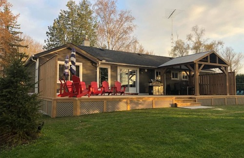 Kirkfield Cottage | Fabulous waterfront 3bdRm+ & 2wshrm Cottage in Kawartha Lakes 430' deep Yard