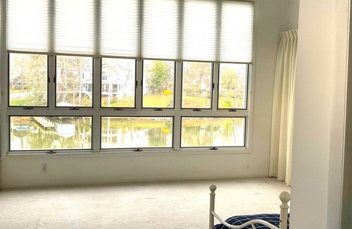 Eastport House | Fabulous Waterfront Contemporary with Rooftop Hot Tub!