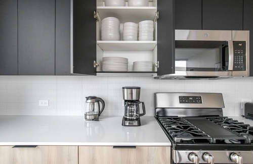 West Loop Apartment | Fabulous West Loop 2BR w/Rooftop & Dog Wash, nr L, by Blueground
