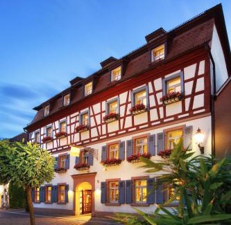 Veitshoechheim Hotel | Fachwerkhaus - Hotel Weisses Lamm