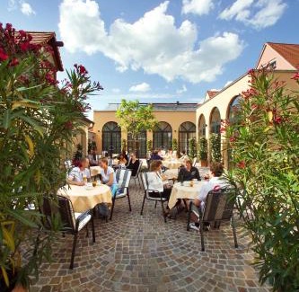 Veitshoechheim Hotel | Fachwerkhaus - Hotel Weisses Lamm
