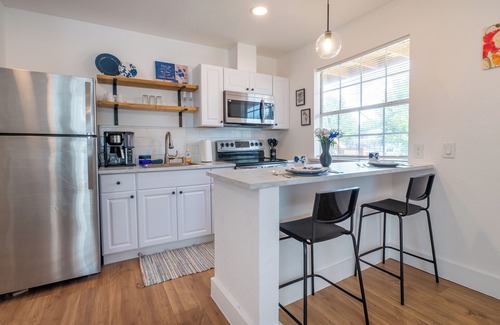 Southside Apartment | Facing Collins Garden Park , 1st Floor Studio