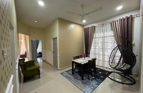 Kampung Sura House | FADI BEACH GUESTHOUSE