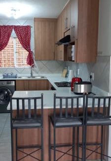 Olympus AH Apartment | Faerie Glen, No Loadshedding, Short or Long Stays, Fast Wi-Fi