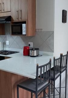 Olympus AH Apartment | Faerie Glen, No Loadshedding, Short or Long Stays, Fast Wi-Fi