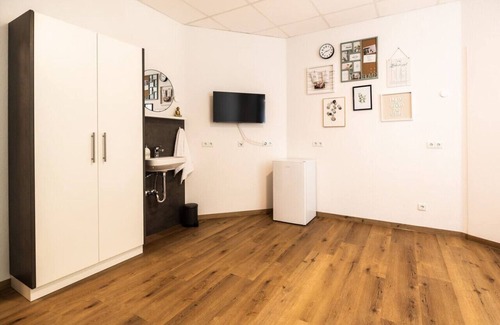 Nordhorn Apartment | FAIR BED 5 City Single Room with TV, WLAN, G.Kitchen