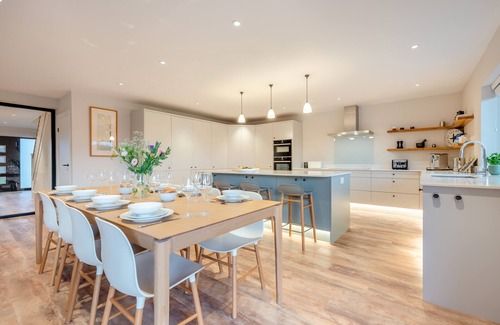 St Merryn House | Fair Skies - Four Bedroom House, Sleeps 8