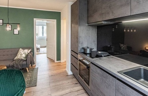 Augsburg-Goggingen Apartment | ☆FAIR+UNI: Modern & Stylish for 4: Kitchen+Parking