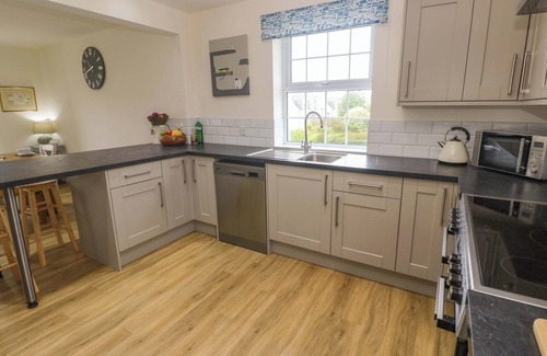 St. Just in Roseland House | FAIR VIEW, pet friendly, character holiday cottage in St Mawes