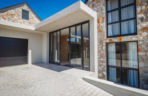 George Villa | Fairbourne's View, Kingswood Golf Estate George
