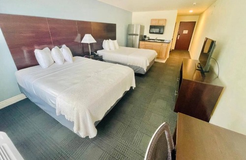 Cuero House | FairBridge Inn & Suites Cuero, 2 Double Queen With Kitchenette, Free Parking!