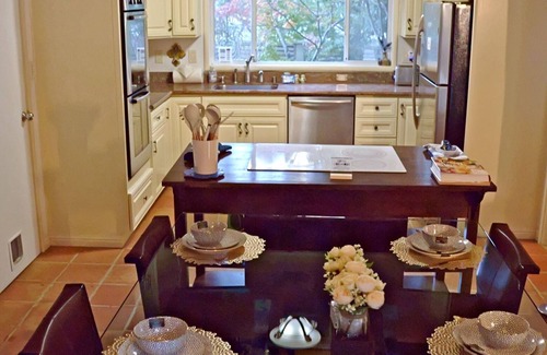 Oak Manor House | Fairfax Adventure Getaway