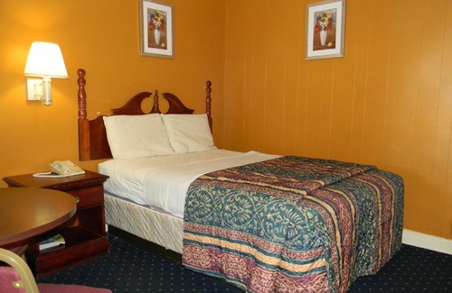 Roanoke Rapids Hotel | Fairfax Motel