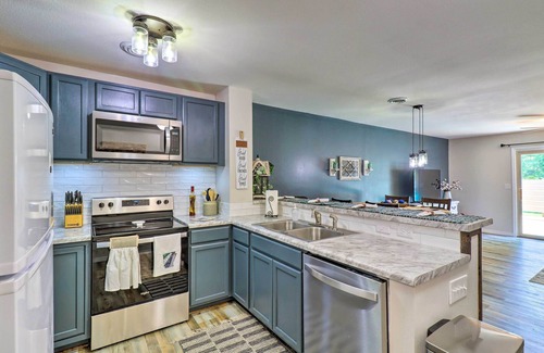Fairfield Bay Condo | Fairfield Bay Condo w/Patio < 5 Mi to Lake!