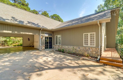 Fairfield Bay House | Fairfield Bay Retreat with Fireplaces and Lake Access