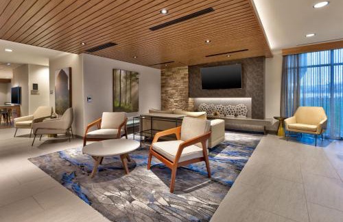 Alpine Center Hotel | Fairfield by Marriott Inn & Suites Grand Rapids North