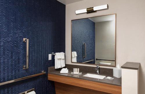 Medford Hotel | Fairfield by Marriott Inn & Suites Medford