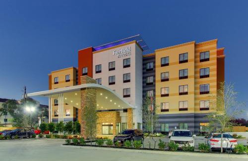 Garden Oaks Hotel | Fairfield Inn and Suites by Marriott Houston Brookhollow