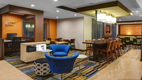 Suwanee Hotel | Fairfield Inn and Suites by Marriott Atlanta Suwanee