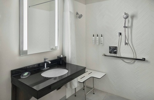 Farmington Hills Hotel | Fairfield Inn & Suites by Marriott Detroit Farmington Hills