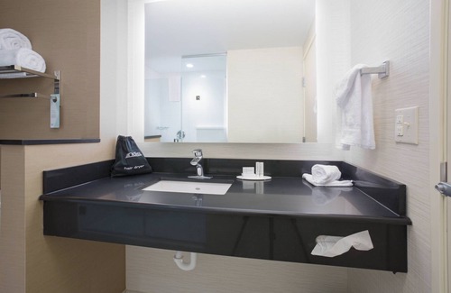 Burlington Hotel | Fairfield Inn & Suites by Marriott Burlington