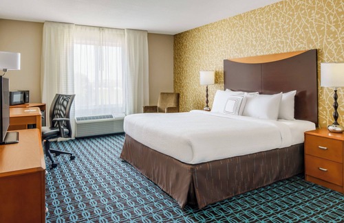East Peoria Hotel | Fairfield Inn & Suites by Marriott Peoria East