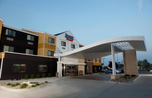 Burlington Hotel | Fairfield Inn & Suites Burlington