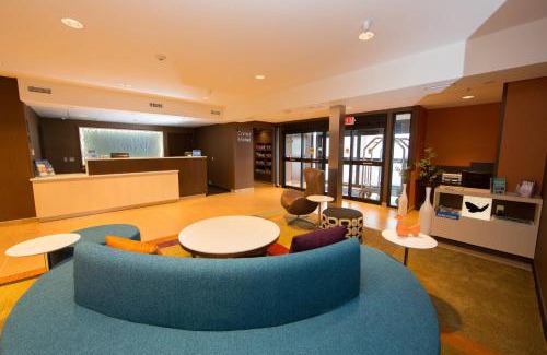 Burlington Hotel | Fairfield Inn & Suites Burlington