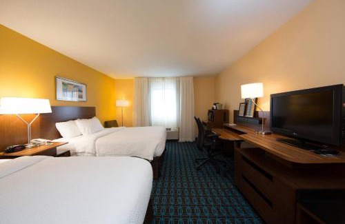 Burlington Hotel | Fairfield Inn & Suites Burlington
