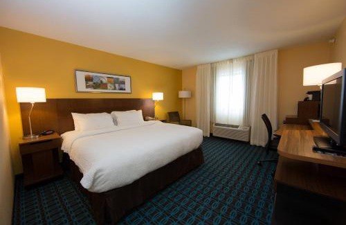Burlington Hotel | Fairfield Inn & Suites Burlington
