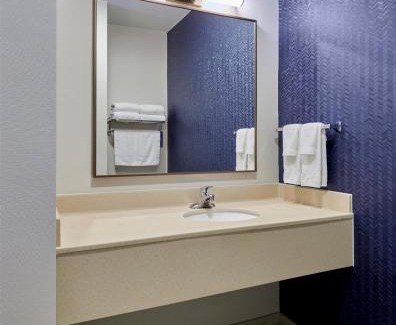 Burlington Hotel | Fairfield Inn & Suites Burlington