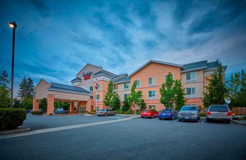 Burlington Hotel | Fairfield Inn & Suites Burlington