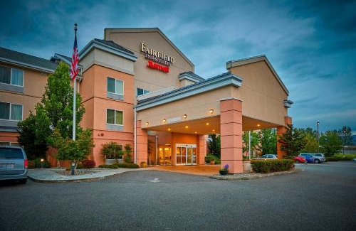 Burlington Hotel | Fairfield Inn & Suites Burlington
