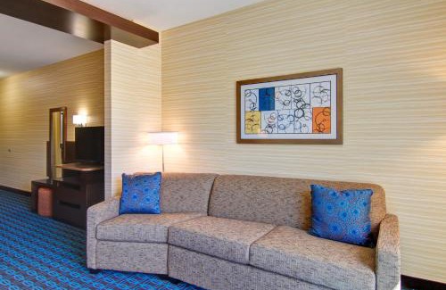 Kamloops Hotel | Fairfield Inn & Suites by Marriott Kamloops