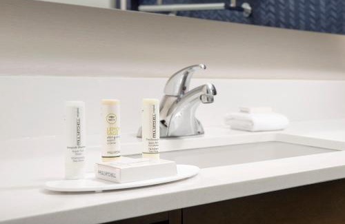 Alexandria West Hotel | Fairfield Inn & Suites by Marriott Alexandria West/Mark Center