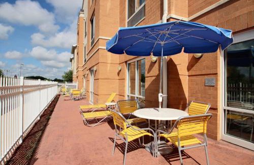 Oak Creek Hotel | Fairfield Inn & Suites by Marriott Milwaukee Airport