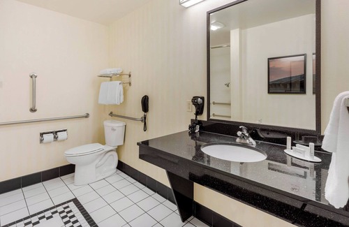 Rockford Hotel | Fairfield Inn & Suites by Marriott Rockford