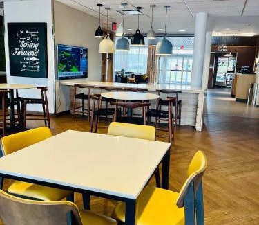 Staunton Hotel | Fairfield Inn & Suites by Marriott Staunton