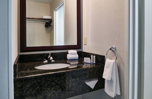 Livonia Hotel | Fairfield Inn & Suites by Marriott Detroit Livonia