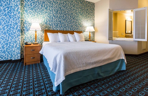 Toledo Hotel | Fairfield Inn & Suites by Marriott Toledo North