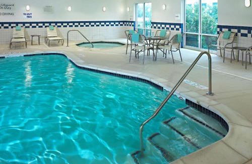 Romulus Hotel | Fairfield Inn & Suites by Marriott Detroit Metro Airport Romulus