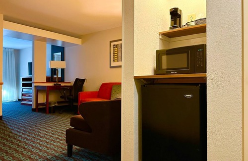Lacy-Lakeview Hotel | Fairfield Inn & Suites by Marriott Waco North