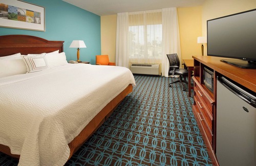 Lacy-Lakeview Hotel | Fairfield Inn & Suites by Marriott Waco North