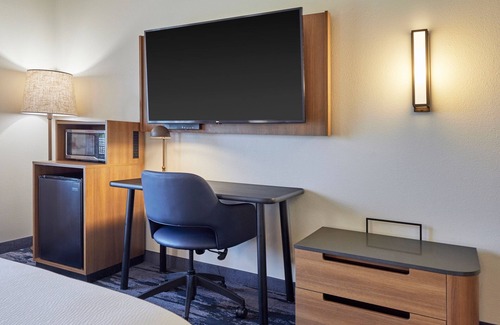 Burlington Hotel | Fairfield Inn & Suites by Marriott Burlington