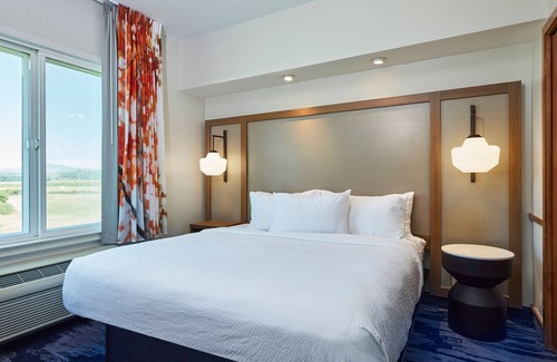 Burlington Hotel | Fairfield Inn & Suites by Marriott Burlington