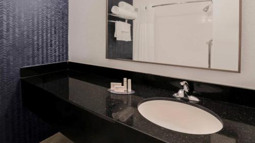 Westchase Hotel | Fairfield Inn & Suites Houston Westchase