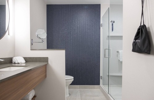 Alviso Hotel | Fairfield Inn & Suites - King