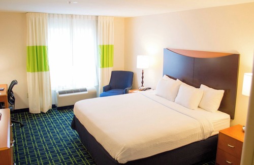Hollywood Park Hotel | Fairfield Inn & Suites San Antonio North - Stone Oak