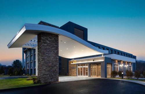 Sherwood Manor Hotel | Fairfield Inn & Suites Springfield Enfield