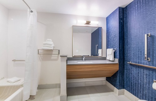 Hillvale Hotel | Fairfield Inn & Suites by Marriott Knoxville Clinton